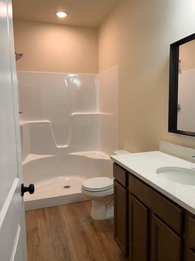 Building Photo - 483 E Harper St