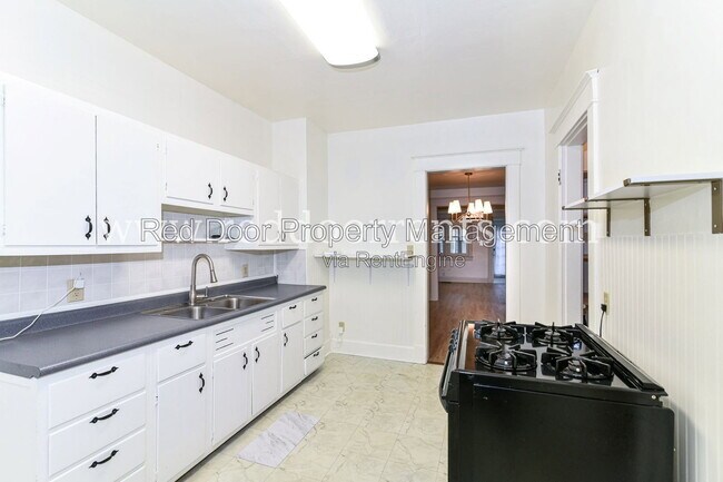 Building Photo - 1028 N Kealing Ave
