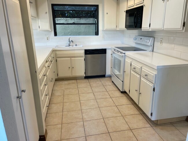 Building Photo - 7537 Jerez Ct