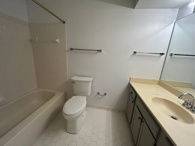 Building Photo - Move-in Ready Luxurious 2 bedroom, 2 bathroom affordable condo in Hoover, Alabama