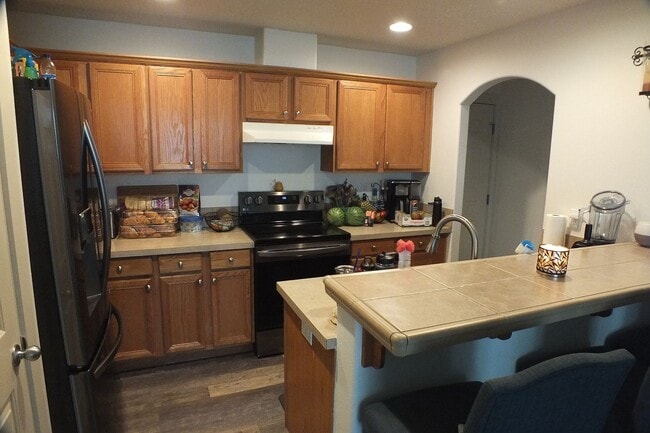 Building Photo - Spacious End-Unit 3-Bedroom Townhouse with 2-Car Garage & Central AC