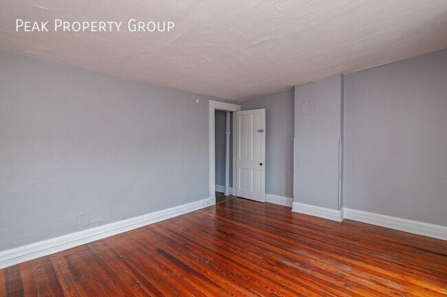 Building Photo - 522 Probasco St