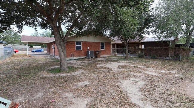 Building Photo - 901 S 21st Ave