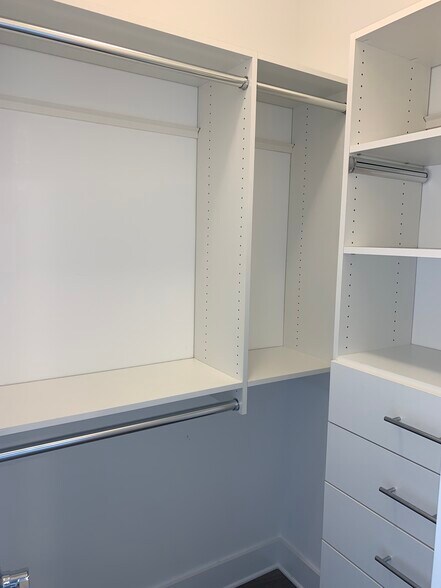 Closet 2 - 946 Highland Ave