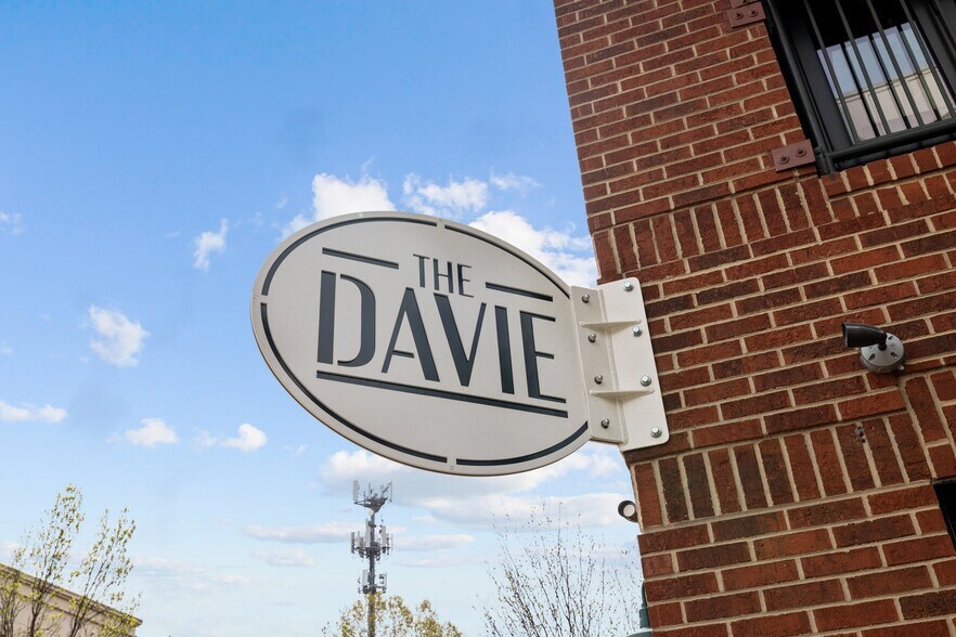 Building Photo - 444 S Blount St