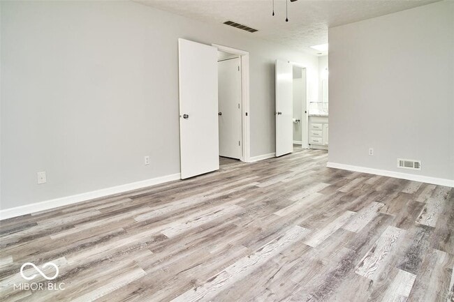 Building Photo - 9740 Lakeshore Dr E