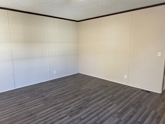 Building Photo - 48582 Lakeview E