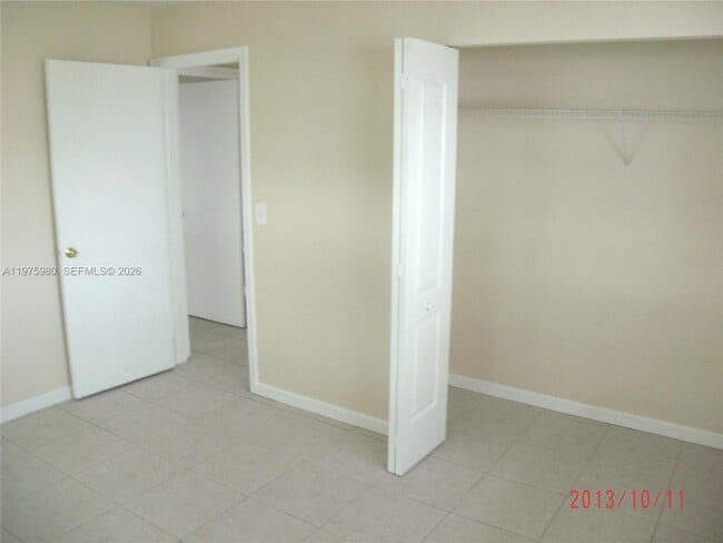 Building Photo - 2127 Van Buren St