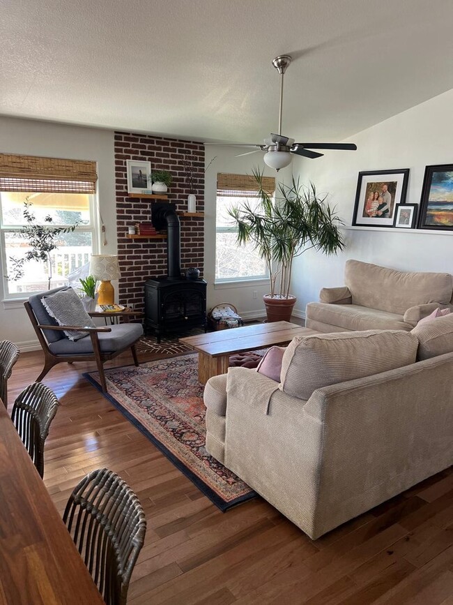 Building Photo - Beautiful 5 Bed 3 Bath in NE Fort Collins!