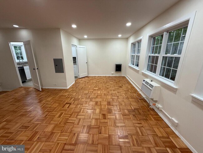 Building Photo - 3539 Martha Custis Dr