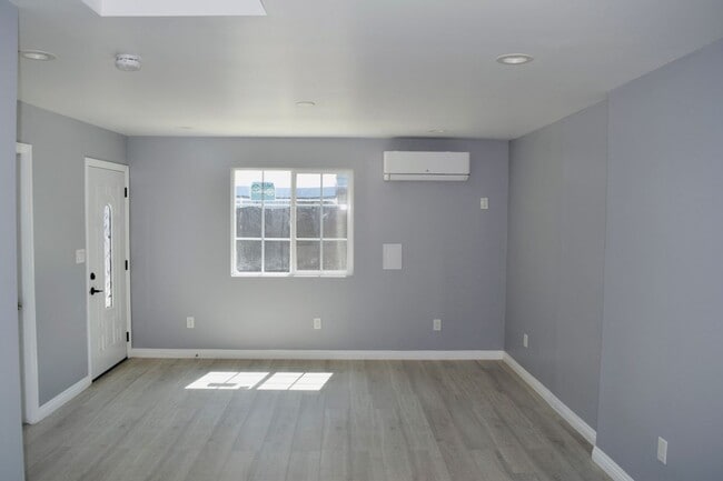 Building Photo - 137 N Commonwealth Ave