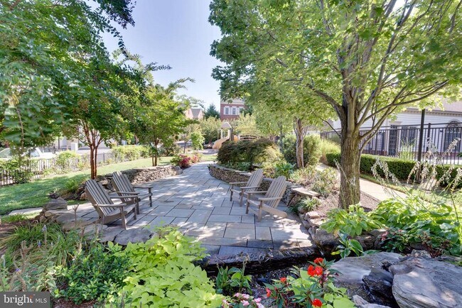 Building Photo - 2430 Garnett Dr