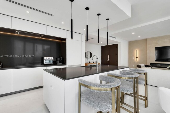Building Photo - 300 Biscayne Blvd Way