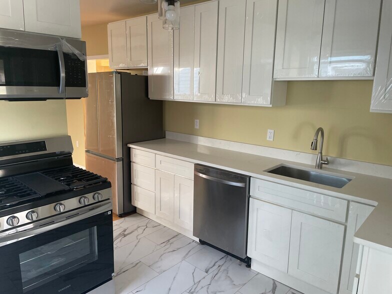 Kitchen - 44 Inman Pl