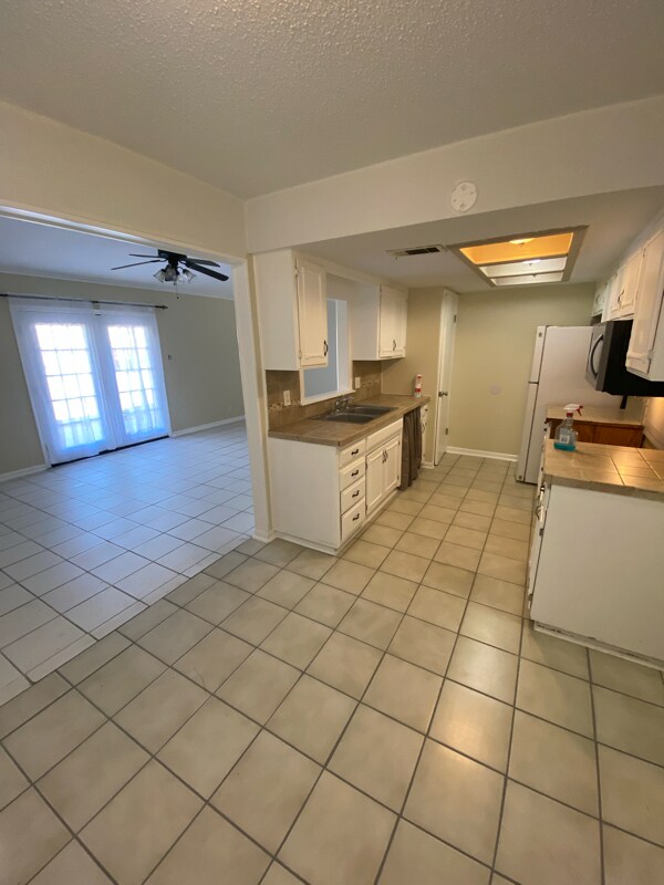 Building Photo - 2709 Shawn Dr