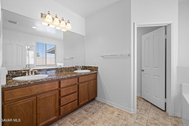 Building Photo - 37152 Waltham Pl