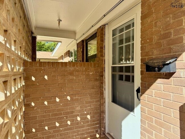 Building Photo - 102 Ave G