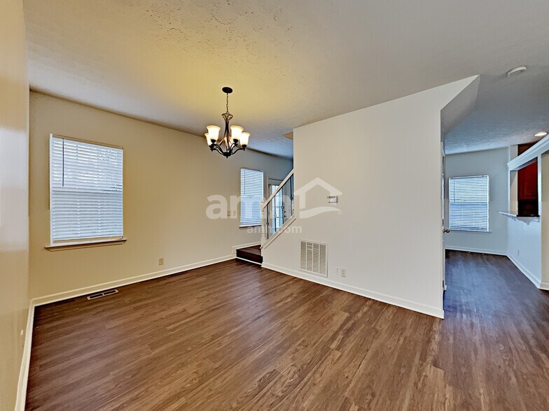 Building Photo - 2960 Riverbend Dr