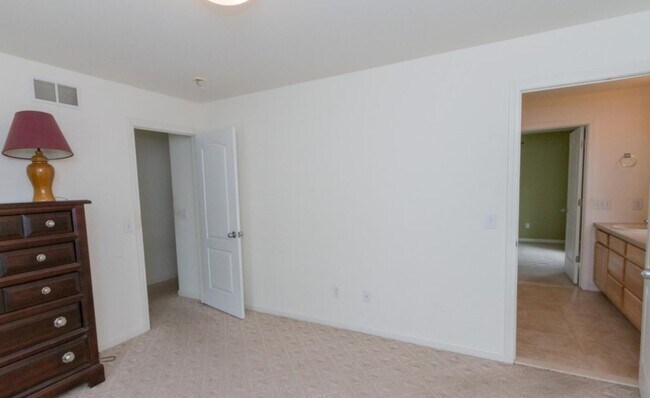 Building Photo - 14 Rowland St