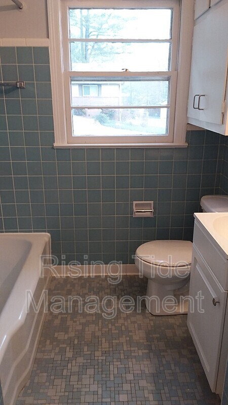 Building Photo - 18 Sunset Ln