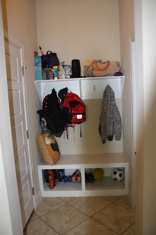 Building Photo - 393 Dayridge Dr