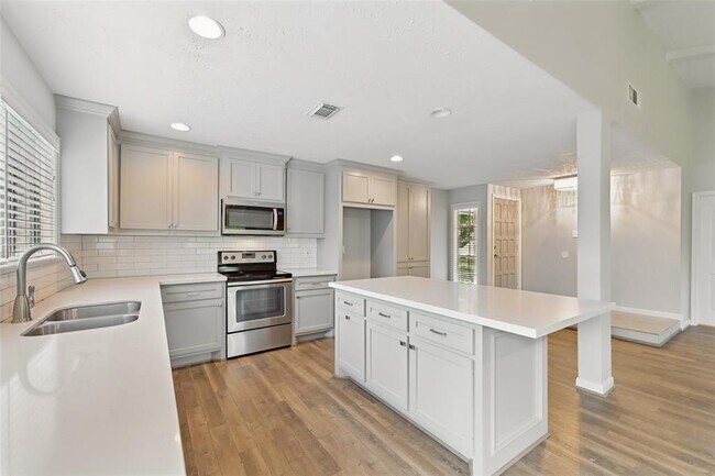 Building Photo - 4511 Ravine Dr