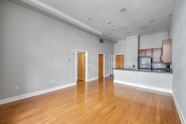 Building Photo - 61 Grand St