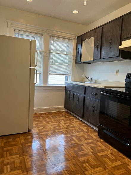 Kitchen - 2904 Espy Ave