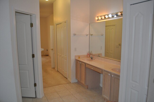 Building Photo - Lovely home in Pine Lakes