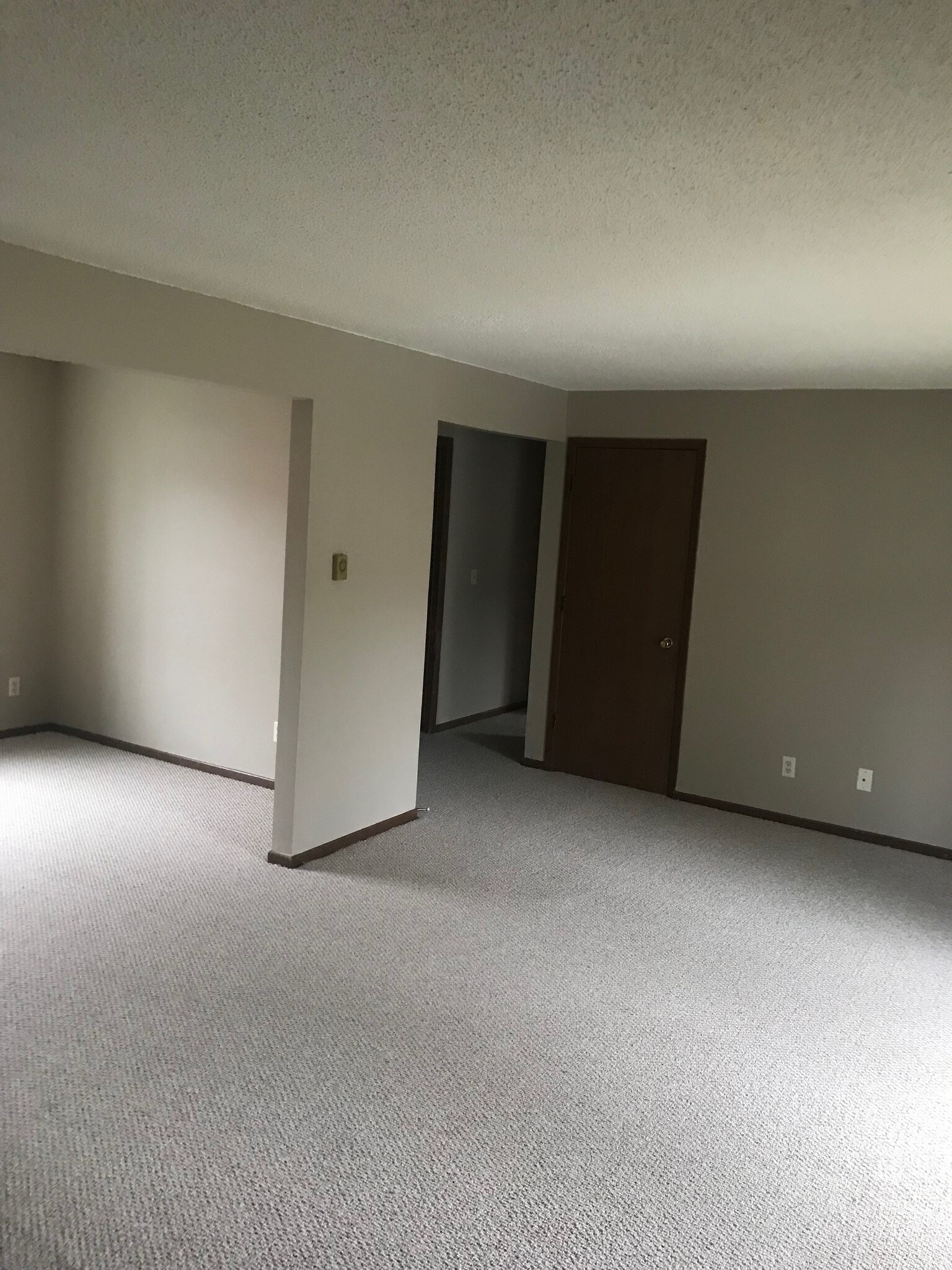 living/dining room - 103 S Columbus St