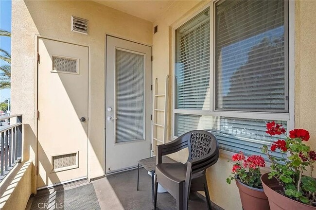 Building Photo - 2742 Cabrillo Ave