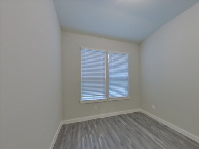 Building Photo - 9835 Willow Creek Commerce Dr