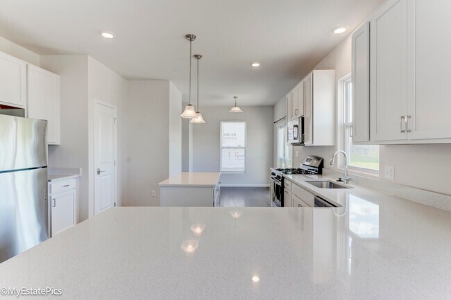 Building Photo - 2780 Riverview Ln