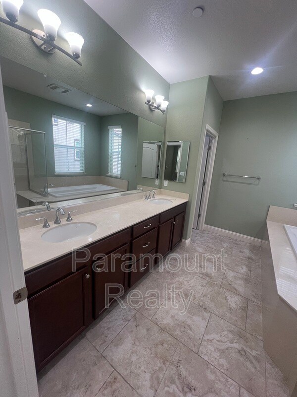 Building Photo - 3203 Vittoria Loop