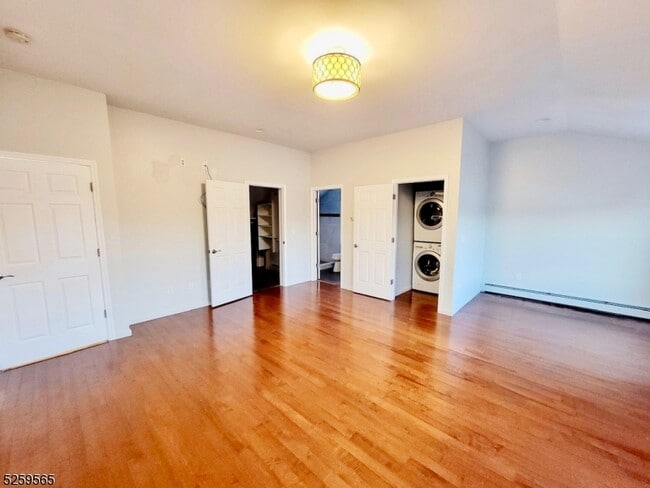 Building Photo - 15 S Lakeside Ave