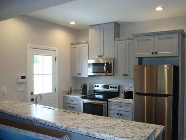 Building Photo - 3325 Hals Wy