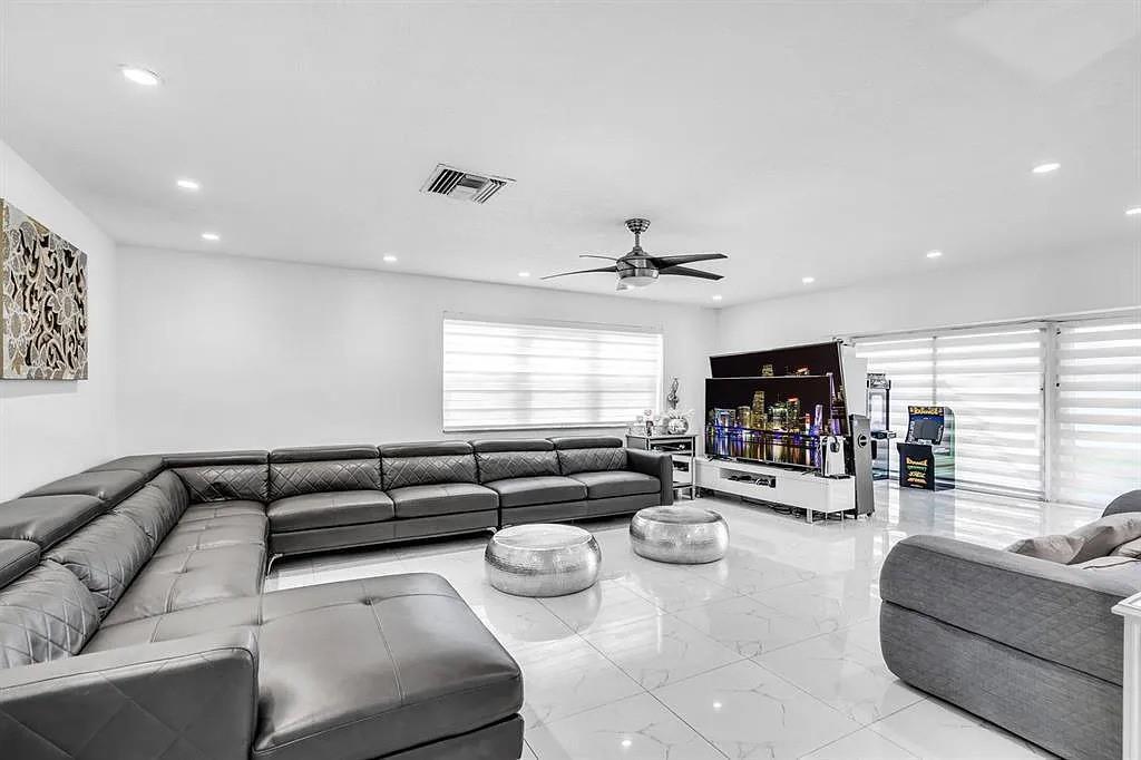 Building Photo - 4100 N 36th Ave