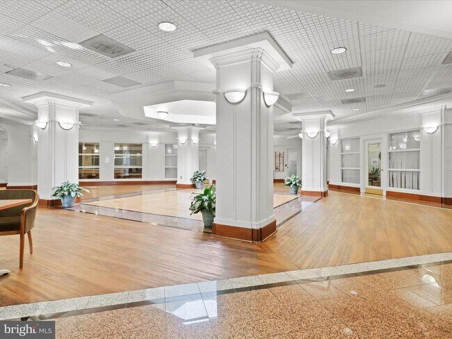 Building Photo - 203 Yoakum Pkwy