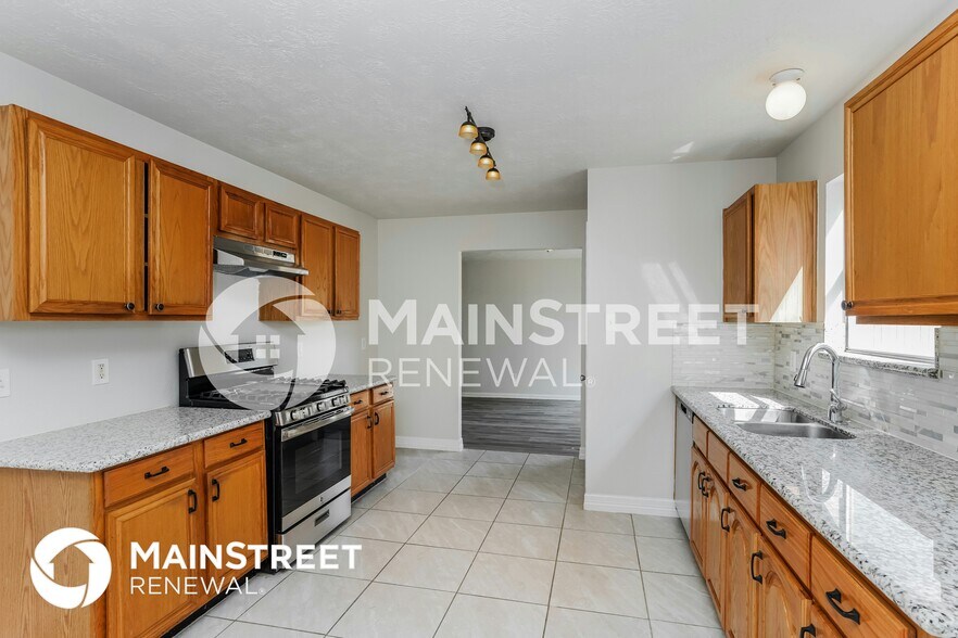 Building Photo - 12215 Bowsman Dr