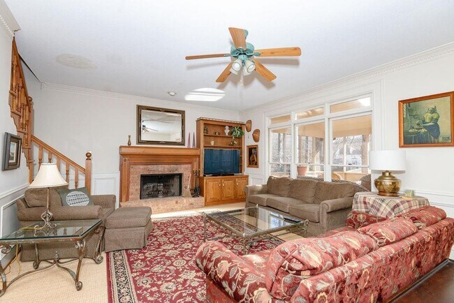 Building Photo - 10315 Crescent Ridge Dr