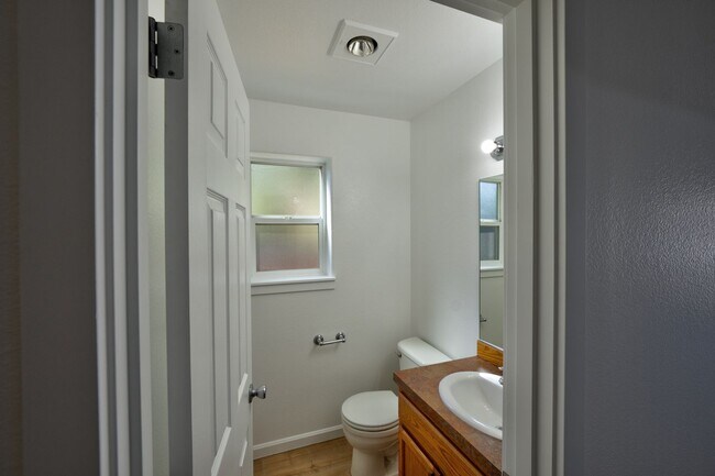 Building Photo - 993