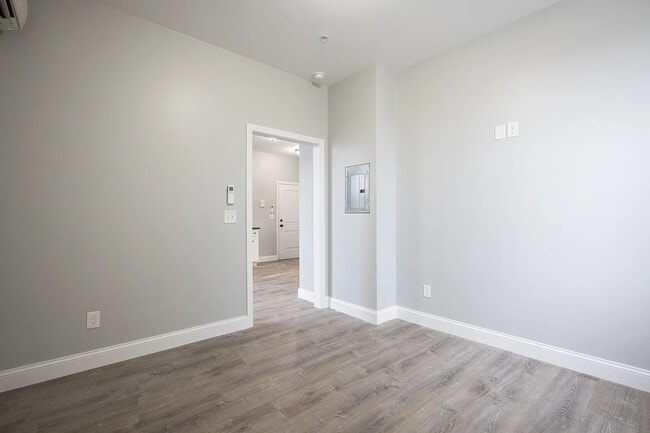 Building Photo - 6899 Post Rd