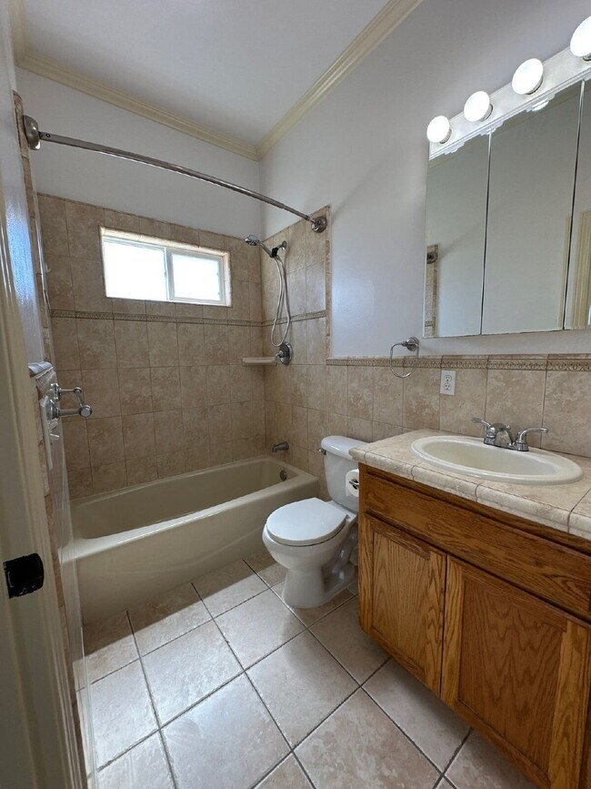 Building Photo - Spacious 2BR/2BA Single-Level ADU with Private Courtyard