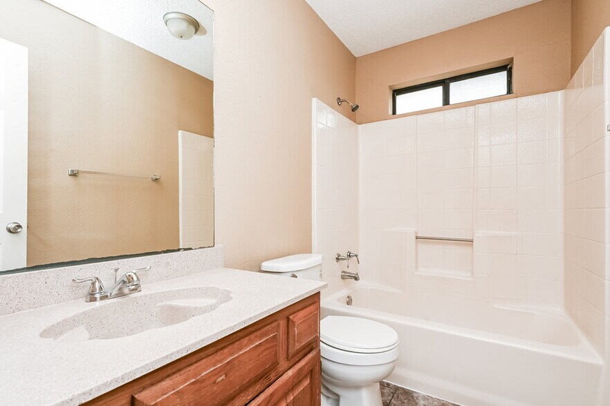 Building Photo - 829 Minuteman Dr