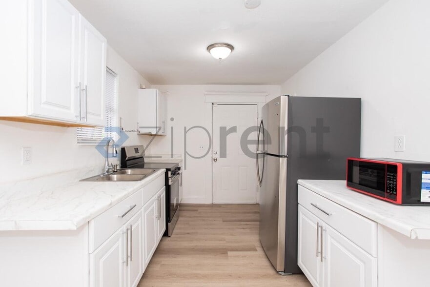 Building Photo - Unit