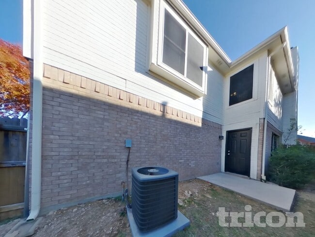 Building Photo - 513 Valley View Dr