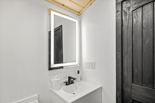 Building Photo - 152 Baxter Rd