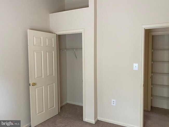 Building Photo - 5623 Gresham Ln