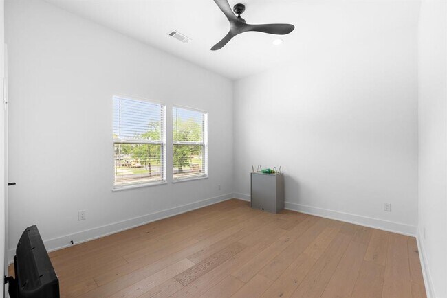 Building Photo - 3512 Mosley Ct