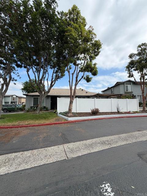 Building Photo - 2144 Bluehaven Ct